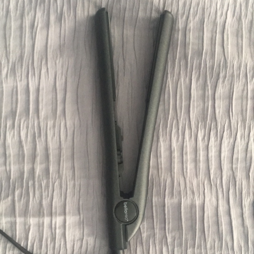 Bella Pro Dark Grey Metallic Flat Iron